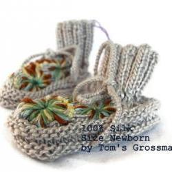 Organic Newborn-Booties, Silk Plant Colour Dyed, Embroidered, High Quality Natural Product, Swiss Handmade by Tom's Grossmami